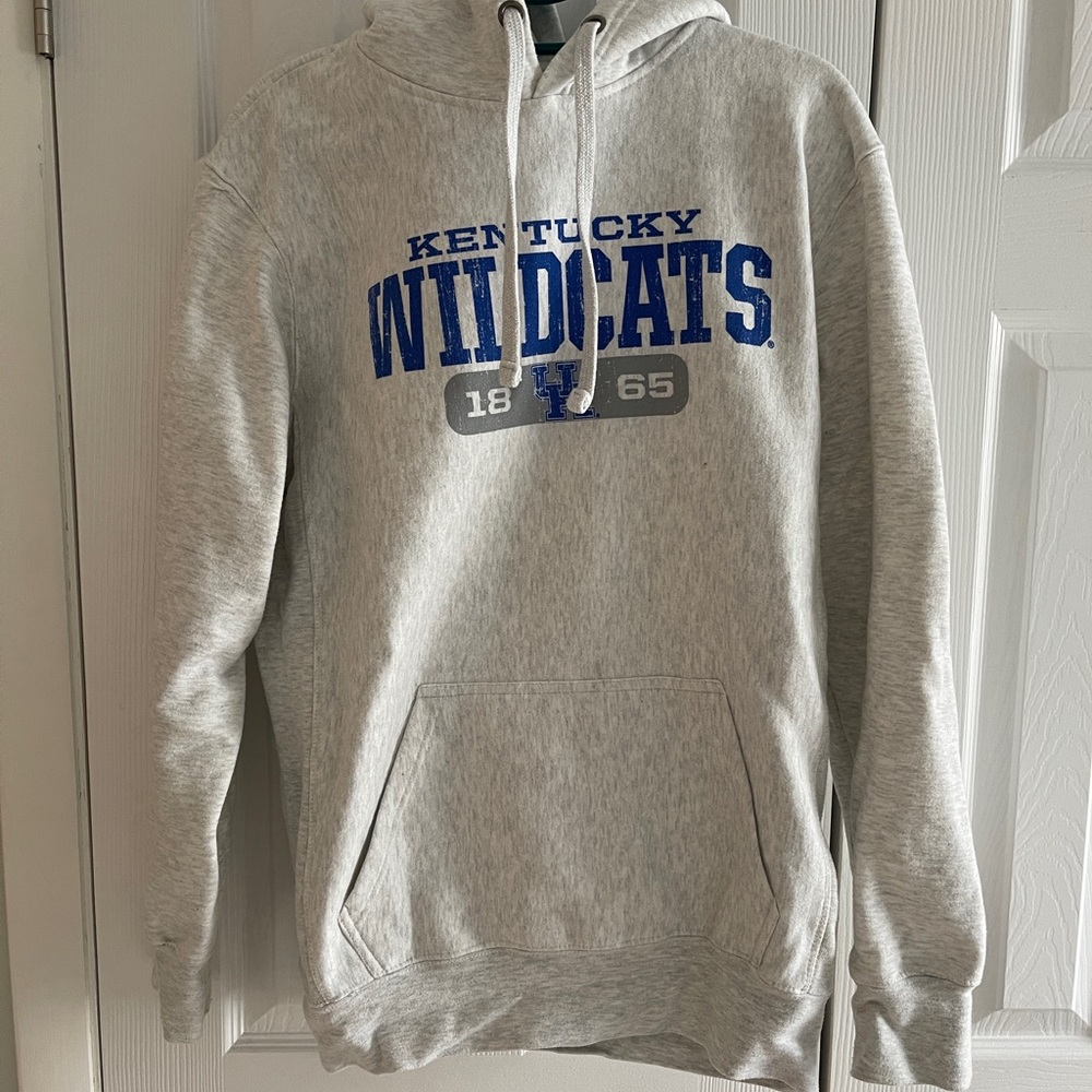 Kentucky Sweatshirt. Size Large. Adorable and so comfortable.